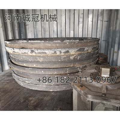 Three Rollers Wet Pan Mill Gold Silver Ore Grinding Machine With 10 Bags Per Hour Discharging Size Less Than 200 Meshes
